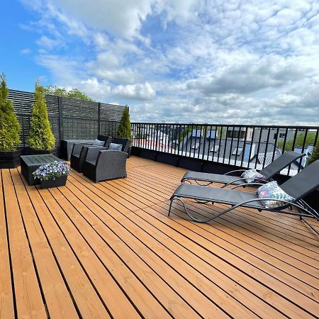 City Terrace Apartment Avangard - Large Private Roof Terrace Талин Екстериор снимка