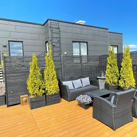 City Terrace Apartment Avangard - Large Private Roof Terrace Талин Екстериор снимка