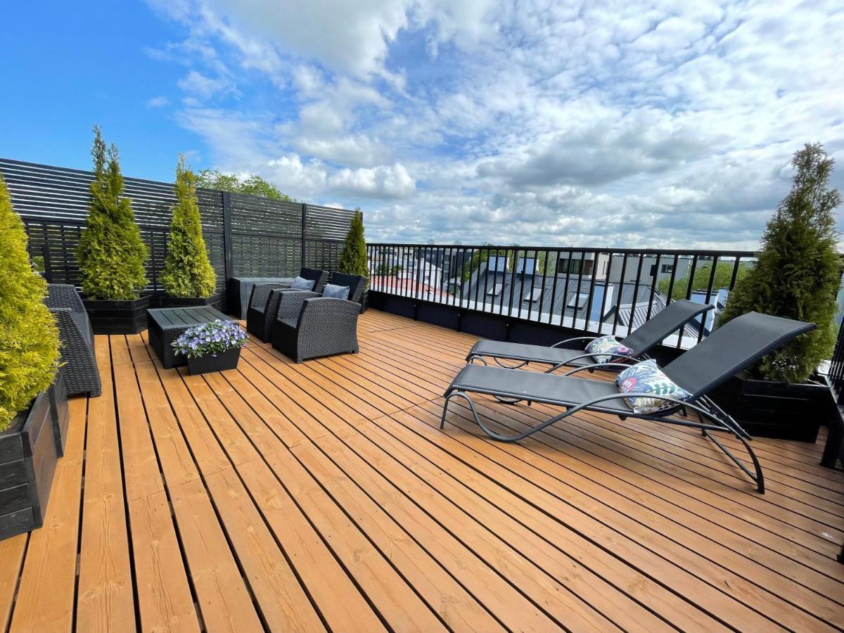 City Terrace Apartment Avangard - Large Private Roof Terrace Талин Екстериор снимка