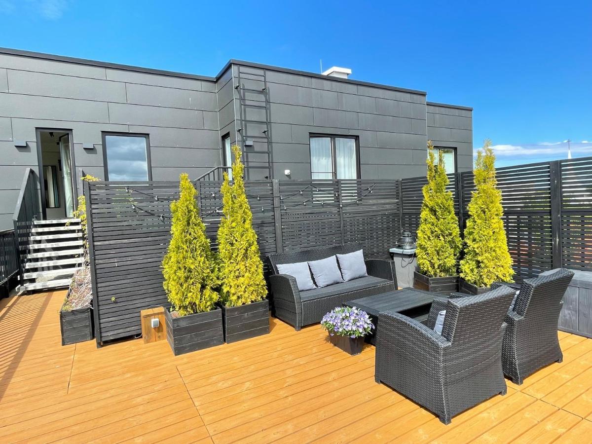 City Terrace Apartment Avangard - Large Private Roof Terrace Талин Екстериор снимка