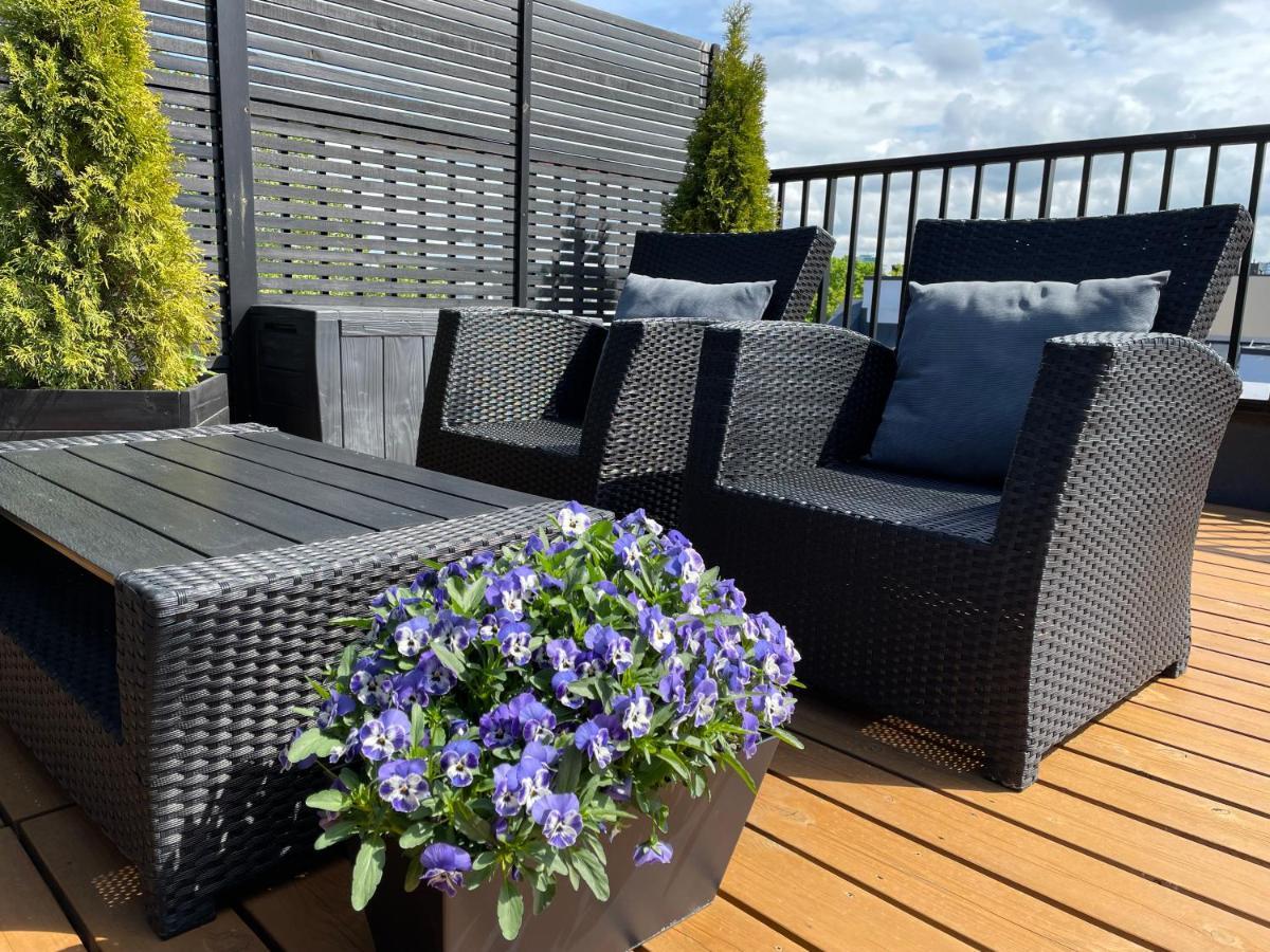 City Terrace Apartment Avangard - Large Private Roof Terrace Талин Екстериор снимка